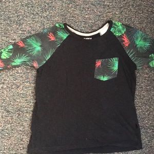 Men’s or Woman’s quarter sleeve shirt